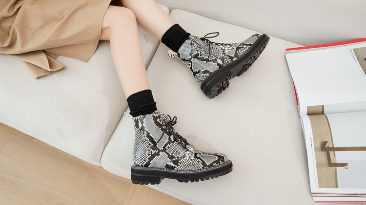 Women's Fashion Trendy Style Leather Boots